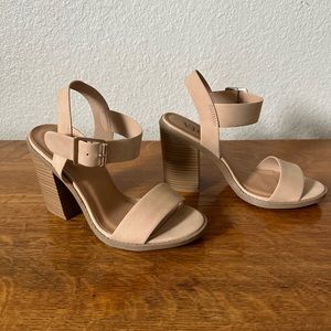 VICI heeled sandal - Nude - BRAND NEW. NEVER WORN.
